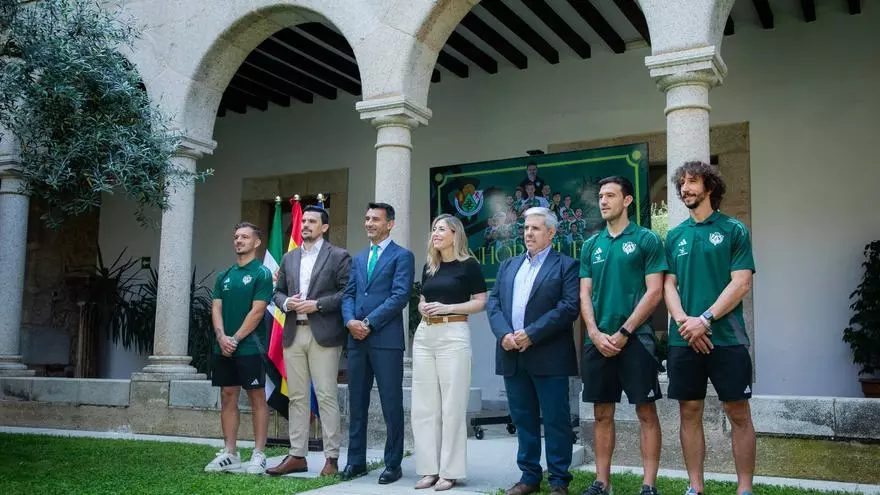 María Guardiola recibe al Cacereño