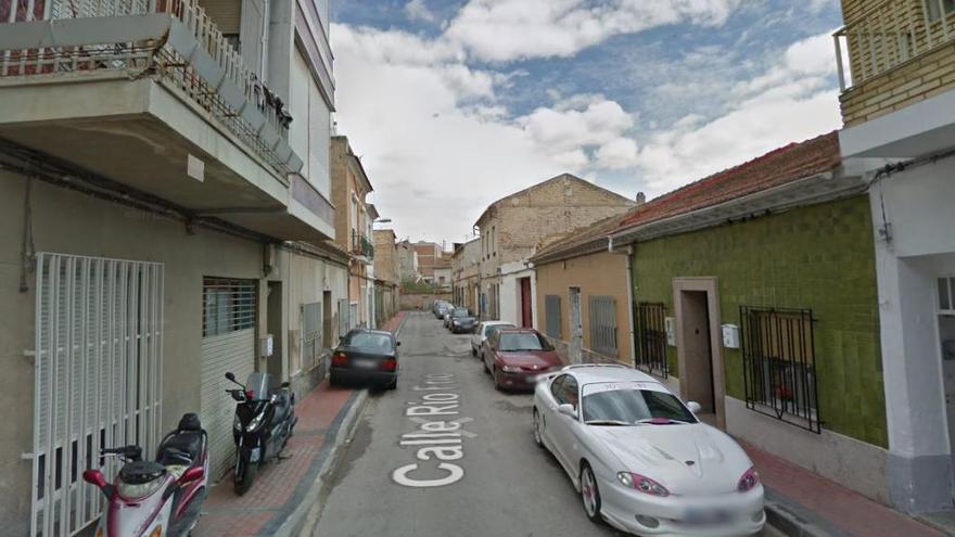 Detenido un joven por golpear a su pareja dentro de un coche en Murcia