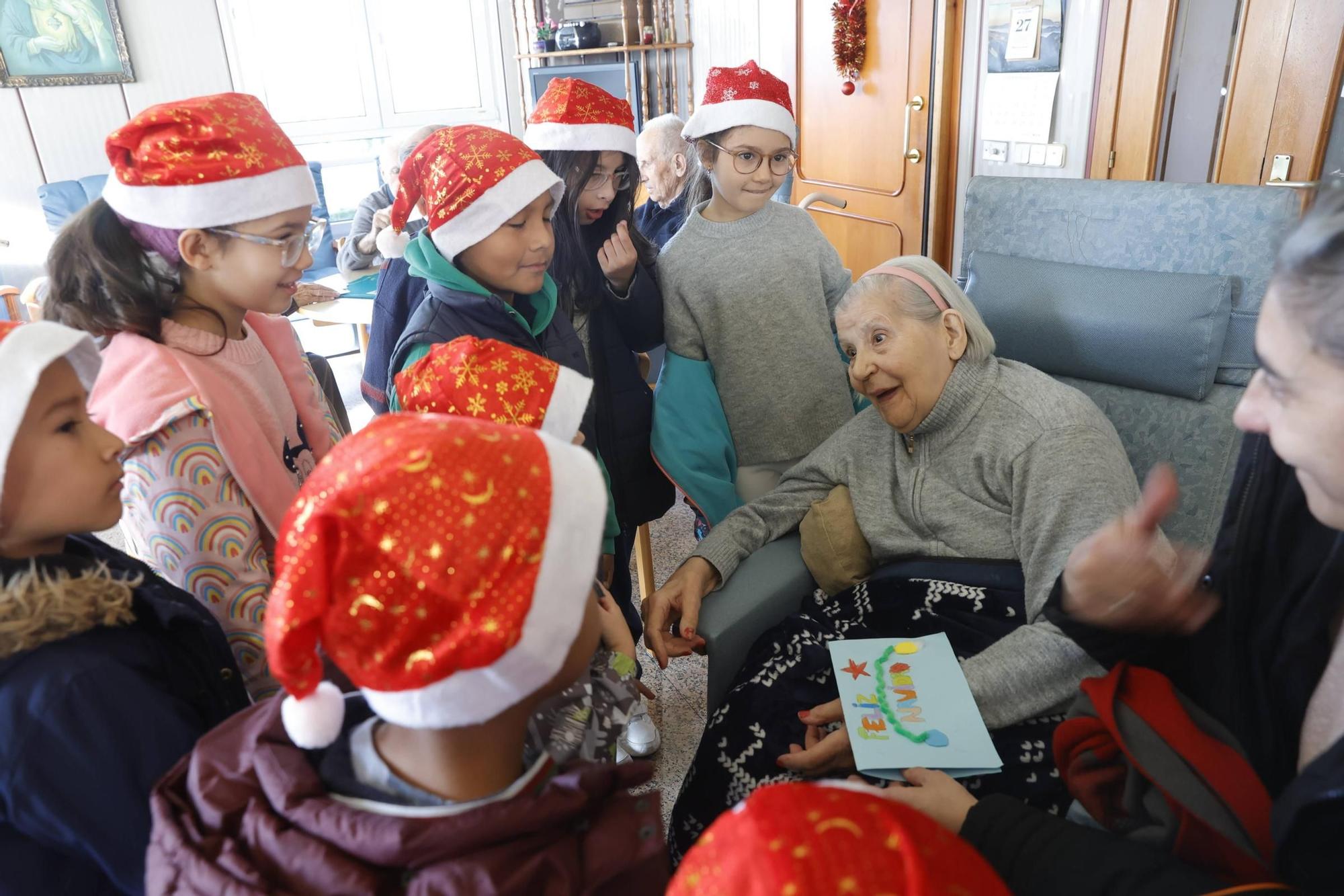 En imágenes: Visita infantil a la Residencia de las Hermanitas de los Ancianos