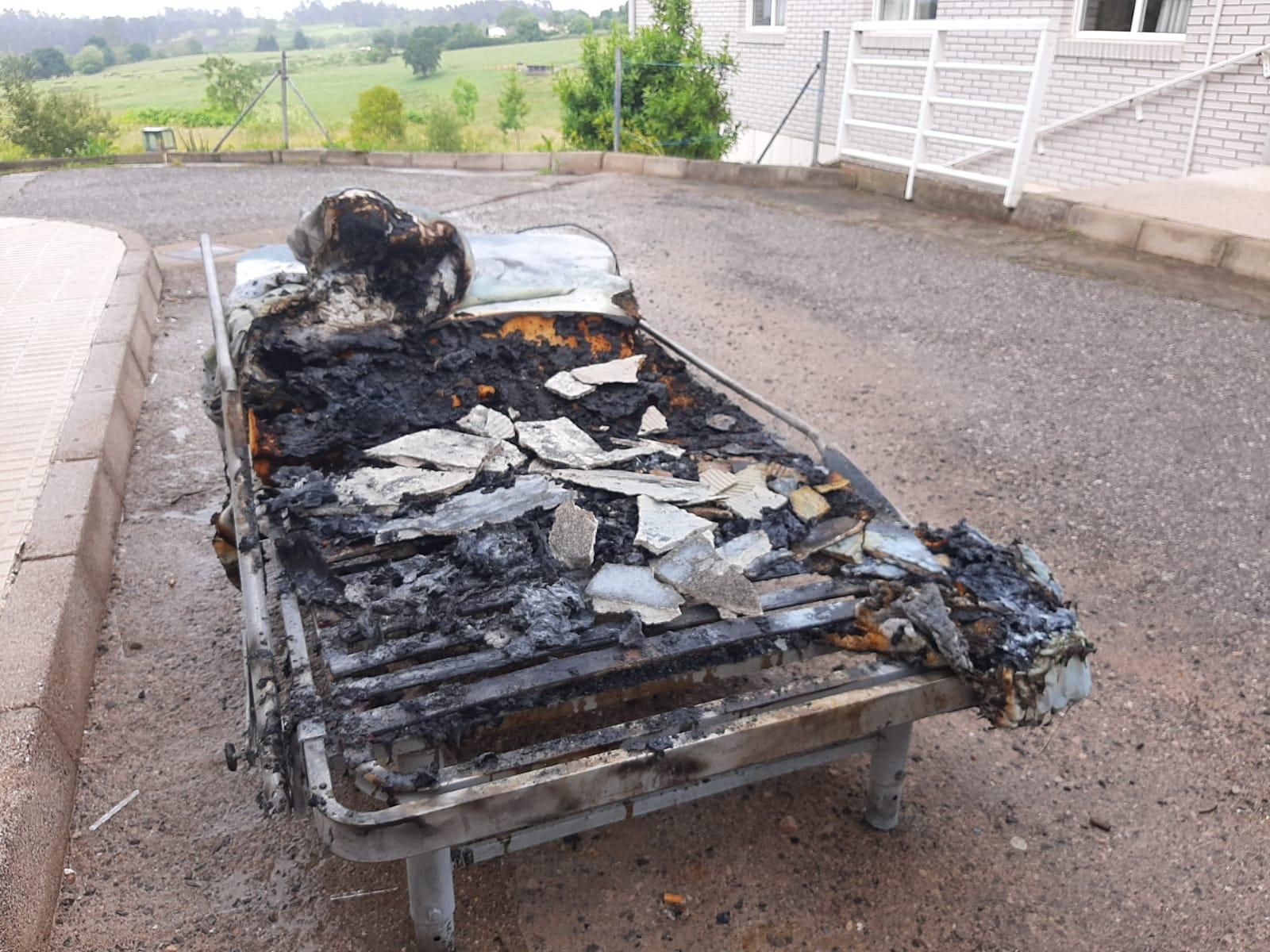 Así fue el incendio de madrugada en una residencia en Siero