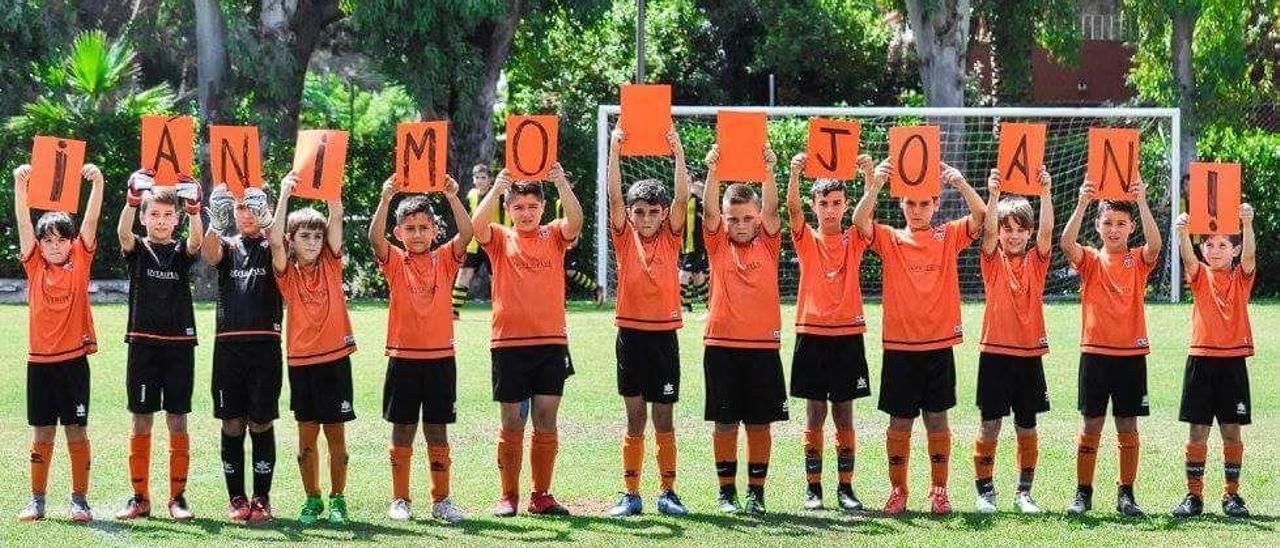 Un niño acaba en la UCI tras caerle encima una portería en Torrent