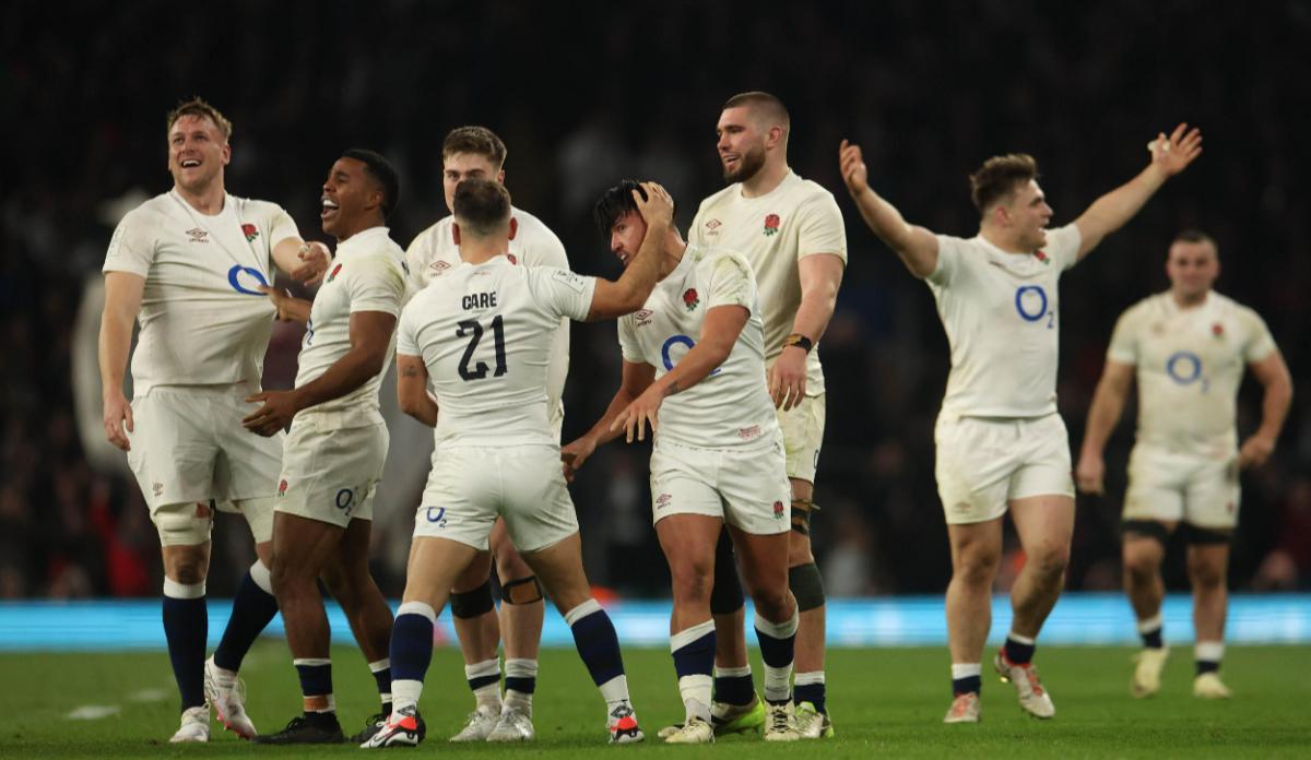 Los jugadores de Inglaterra celebran haber ganado el partido de rugby de las Seis Naciones entre Inglaterra e Irlanda en Londres, Gran Bretaña, el 9 de marzo de 2024.