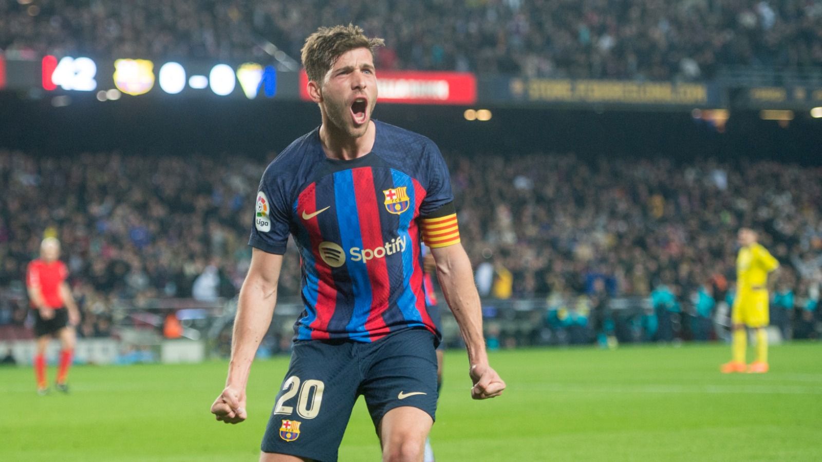 Sergi Roberto celebra su gol, el 1-0 al Cádiz, en el Camp Nou.