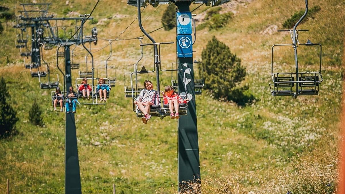 Las estaciones de esquí deben adaptarse al cambio climático y diversificar su oferta de actividades.