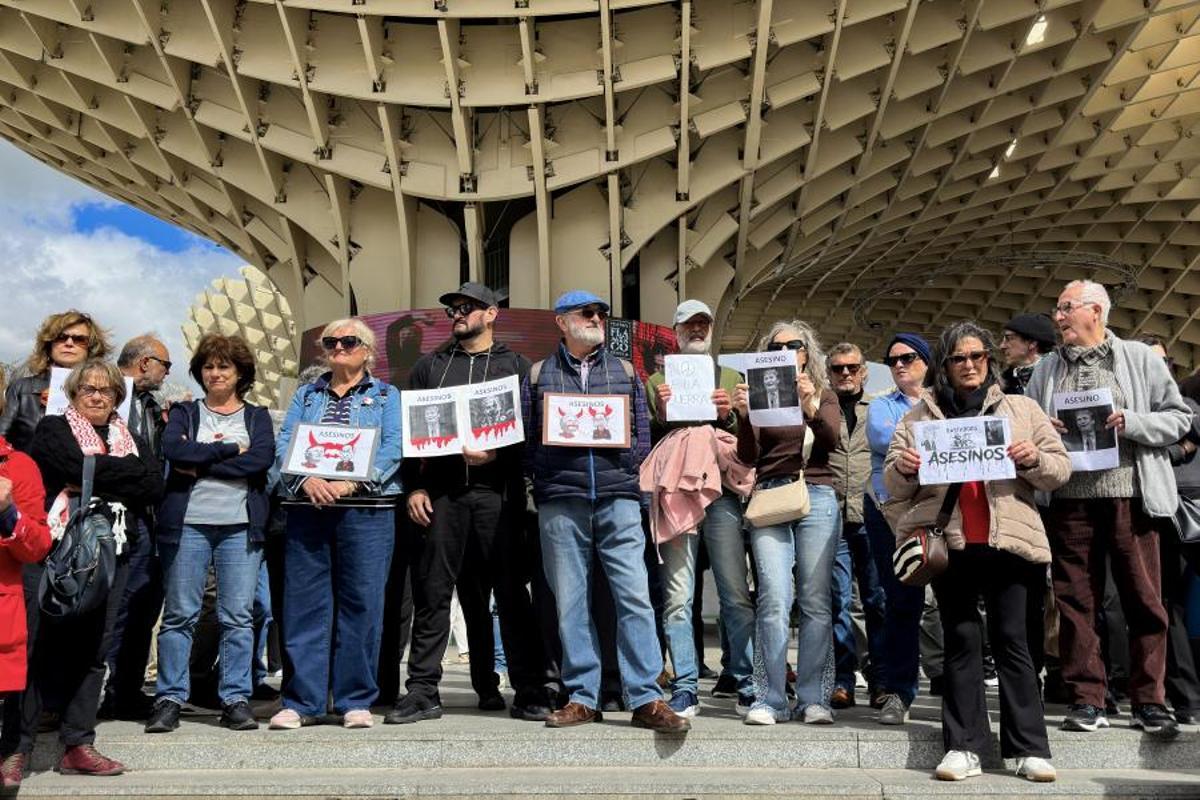 La plataforma PararLaGuerra convoca concentraciones en contra de los ataques de Estados Unidos e Israel a Irán Plaza de la Encarnación, Sevilla.