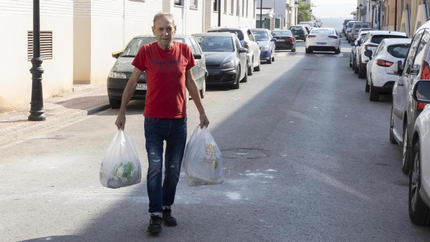 Así ha sido el desahucio de Juan Ramón Ferre, enfermo de cáncer y residente en Llocnou d’en Fenollet