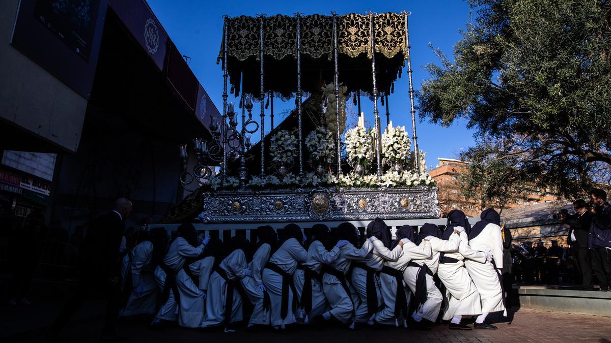 Procesión de Viernes Santo de la cofradía 15+1 de L'Hospitalet