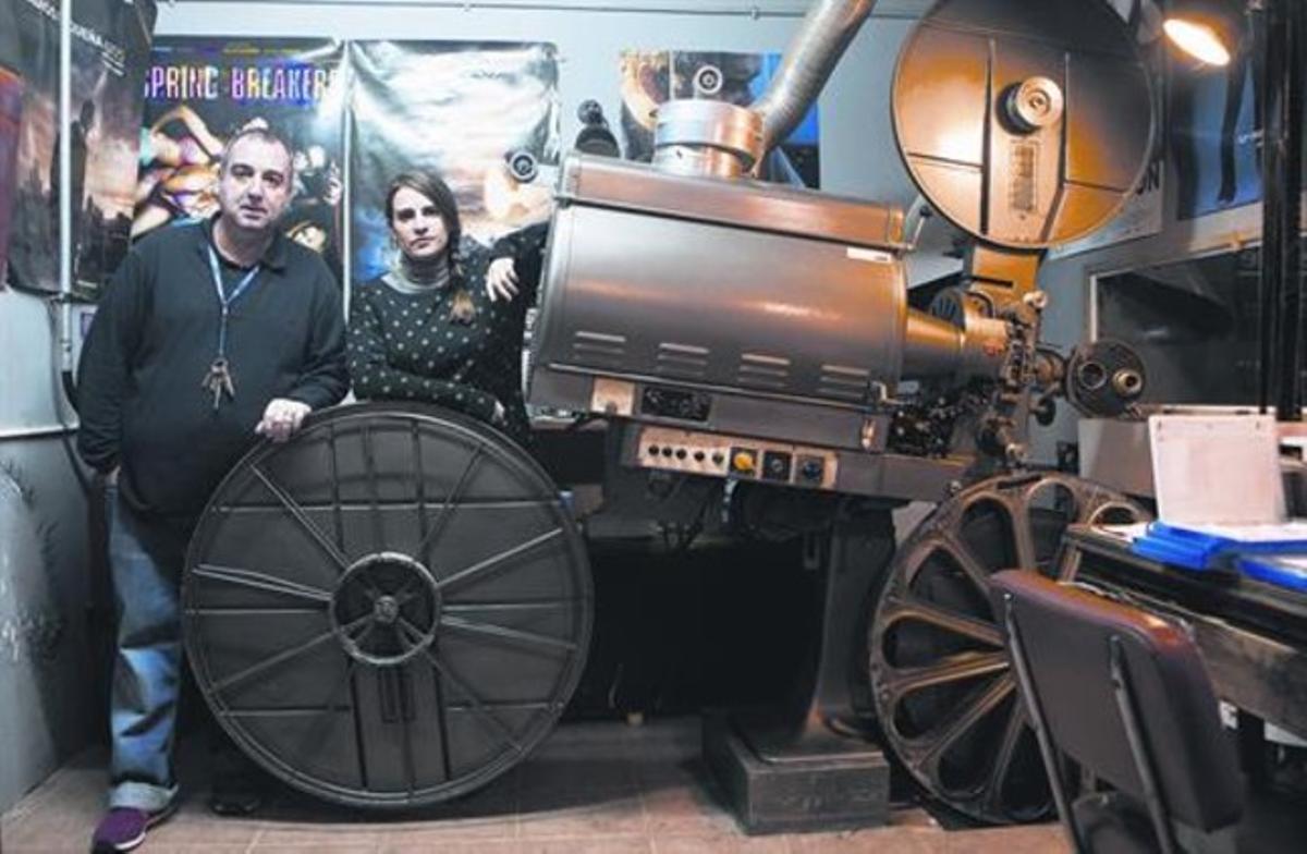 Xavier Escrivà i Natàlia Regàs, a la sala de projecció.