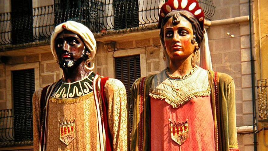 Es proposa la restauració dels gegants vells del poble | ARXIU