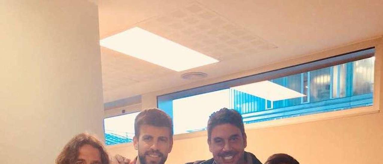 Puyol, Piqué, Arturo Elías y Messi, en febrero de 2018.