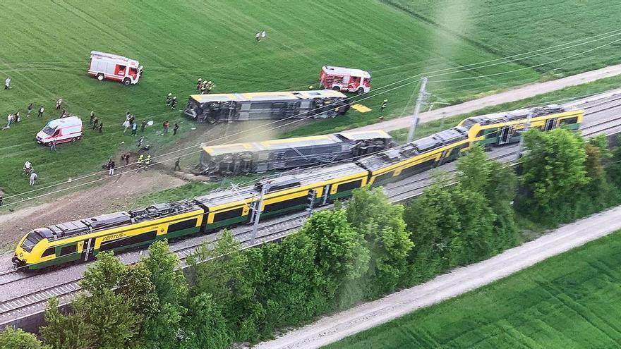 Almenys un mort i 30 ferits en el descarrilament d&#039;un tren a Àustria