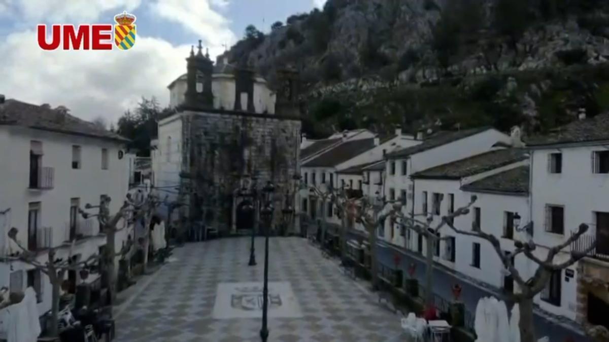 Impresionantes imágenes a vista de pájaro de Grazalema desalojado