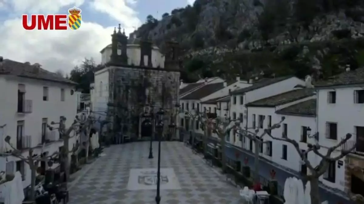 Impresionantes imágenes a vista de pájaro de Grazalema desalojado