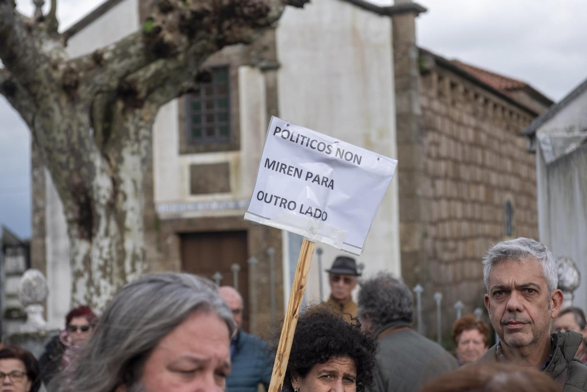 Vecinos de Anceis protestan por la instalación de una antena de telefonía móvil