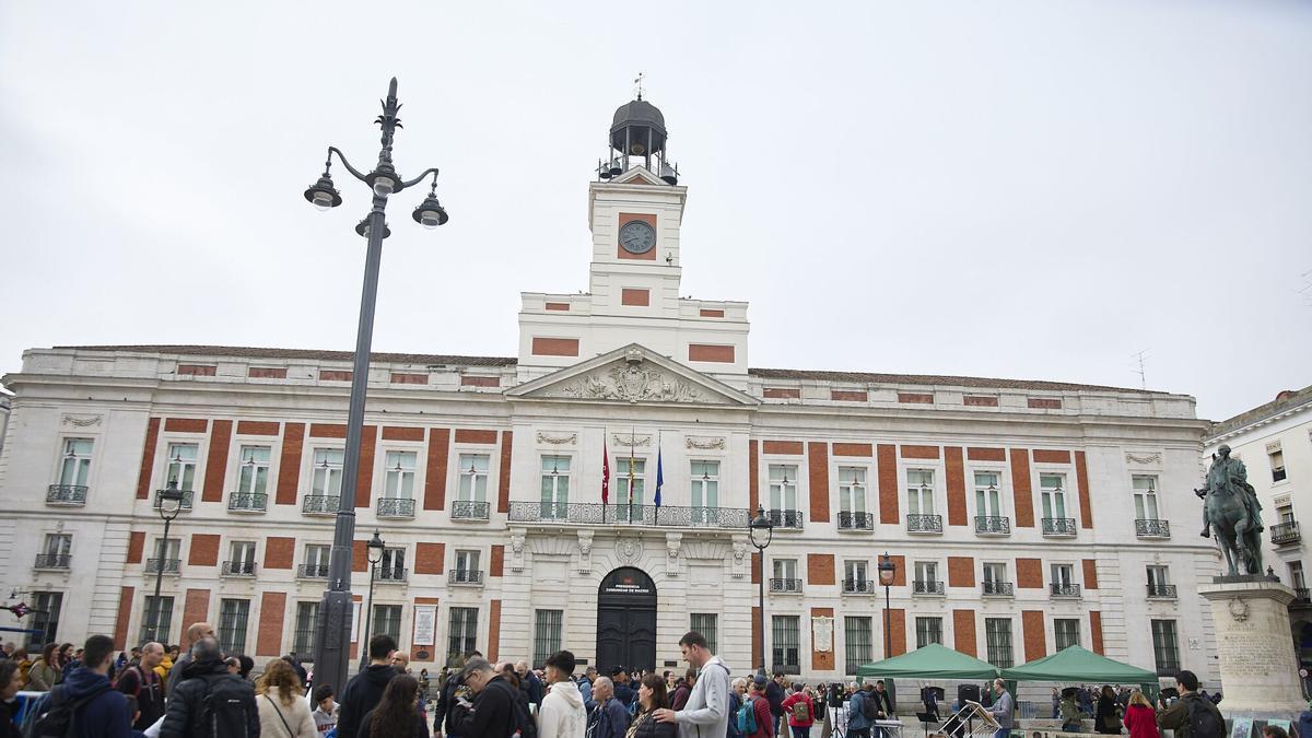 Fachada de la Real Casa de Correos, en la Puerta del Sol de Madrid.
