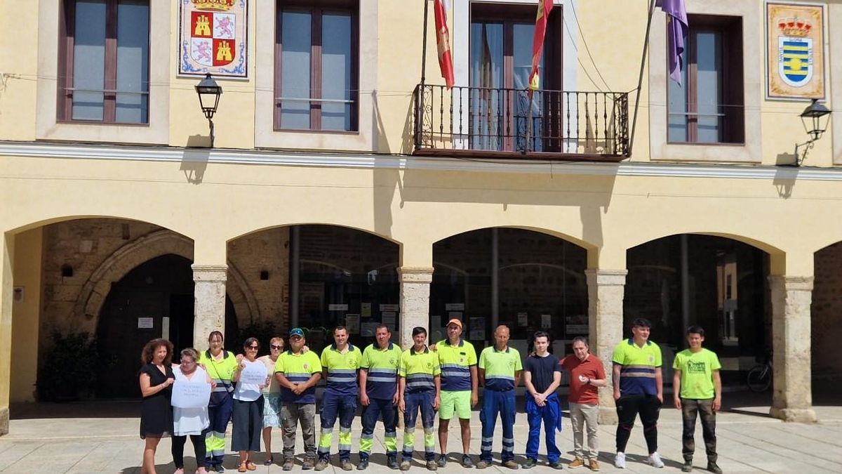 Parón en Villalpando junto al Ayuntamiento