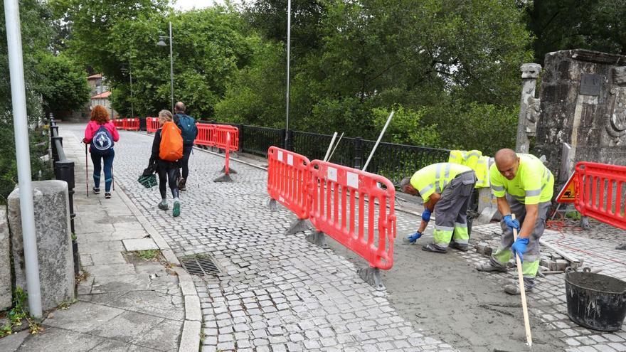 El puente de Os Padriños se somete a un chequeo tras soportar 3.000 vehículos diarios