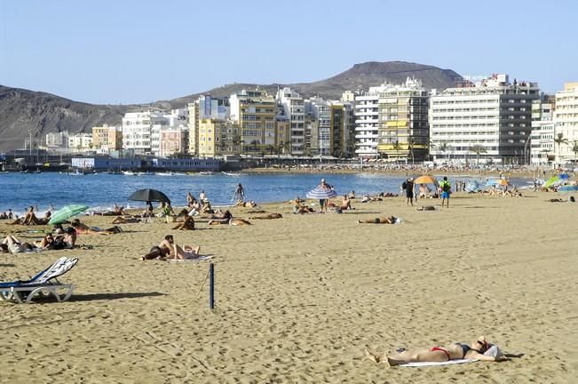 METEOROLOGIA. TIEMPO CALUROSO EN LA PLAYA DE LAS ...