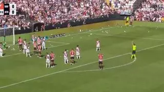 Suspendido el Rayo - Athletic por... ¡una lluvia de aviones de papel!
