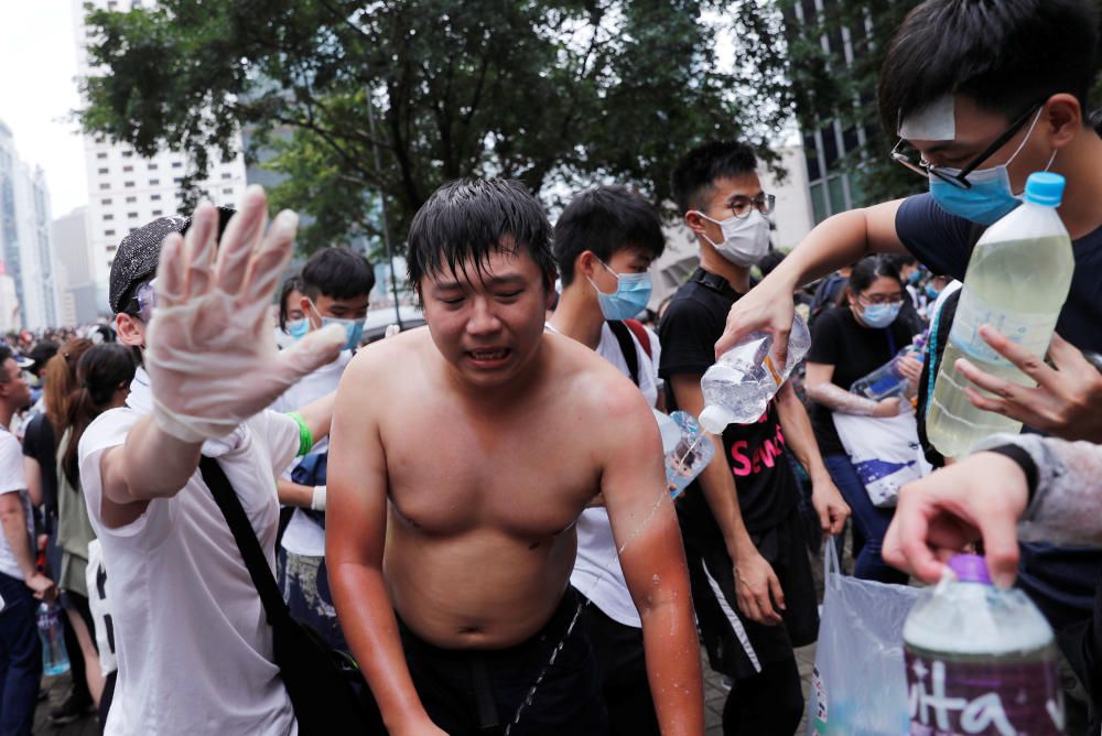 Miles de manifestantes paralizan Hong Kong