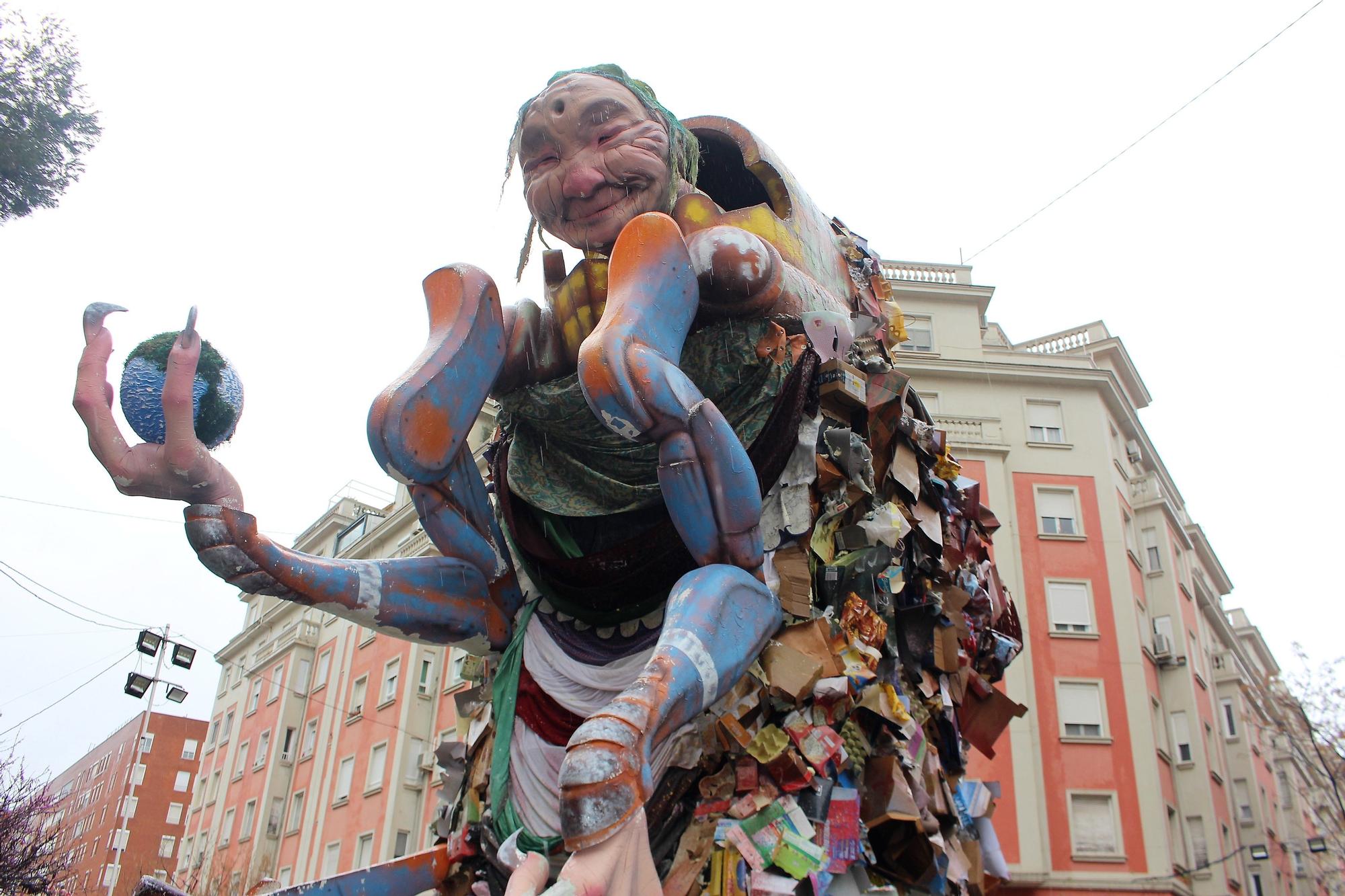 Falla y pasarela de moda sostenible de Manu Fernandez en Palleter-Erudito Orellana