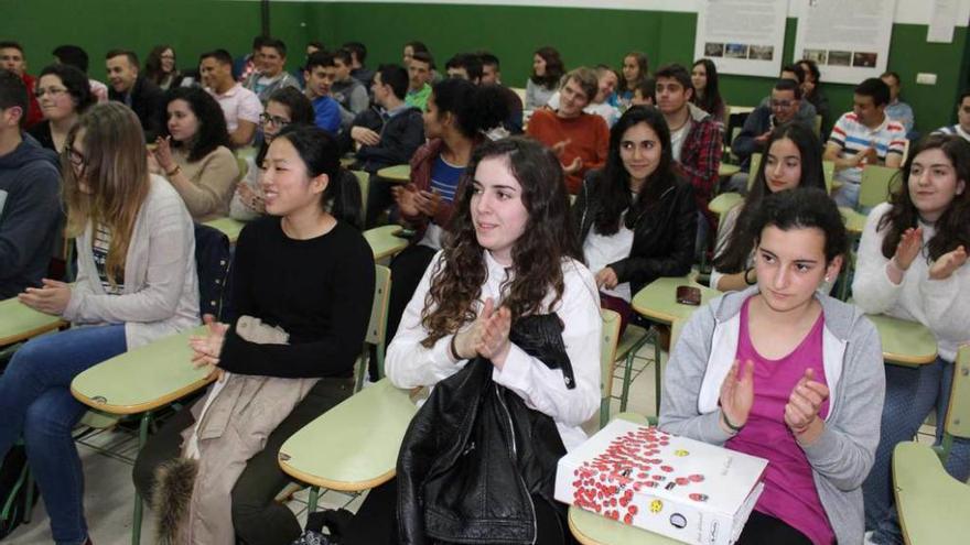 Estudiantes veigueños en una de las últimas actividades del Foro.