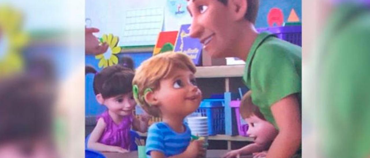 Fotograma de &#039;Toy Story 4&#039; donde aparece el personaje con el implante.