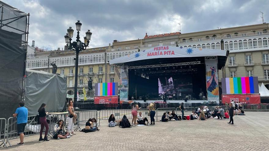 Colas en el acceso del concierto de Luis Fonsi en A Coruña