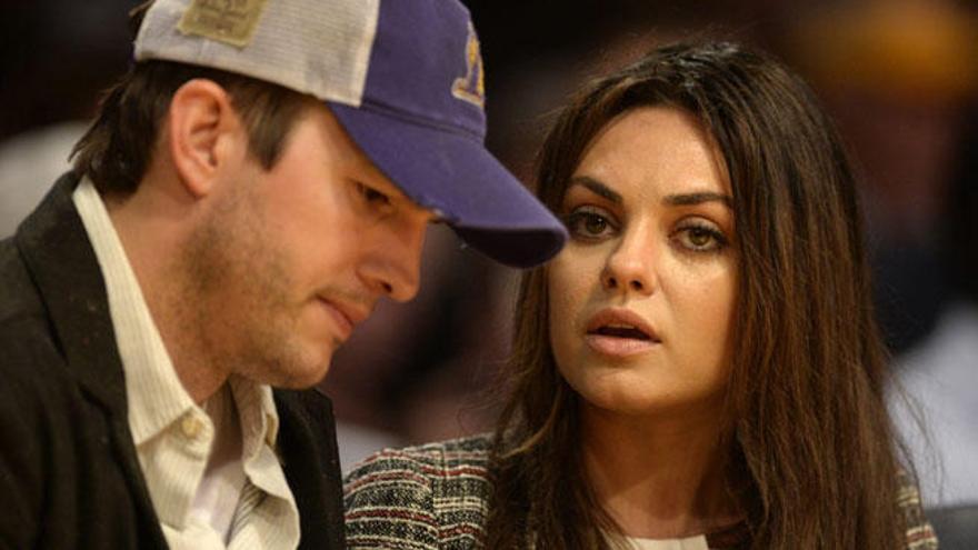 Ashton Kutcher y su prometida, la actriz Mila Kunis