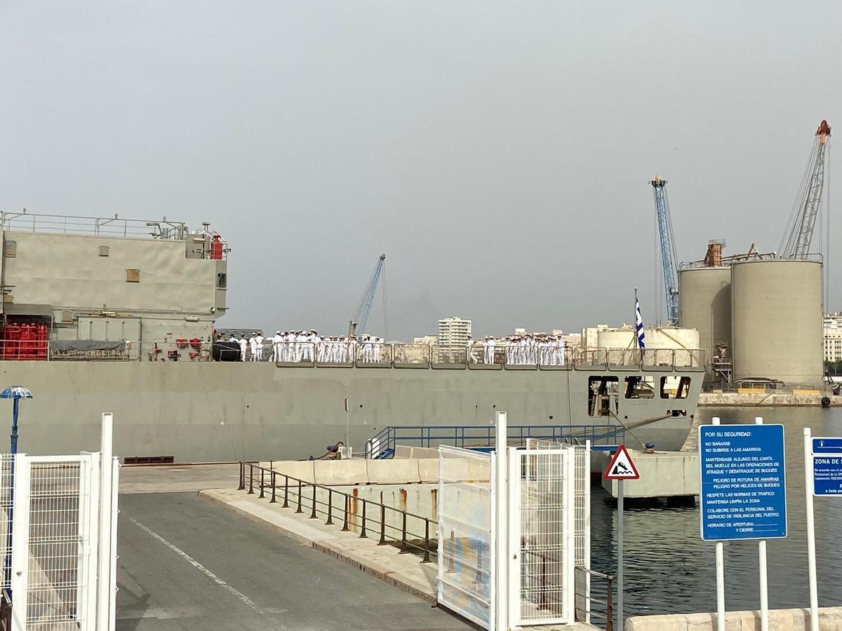 Armada griega en el buque.
