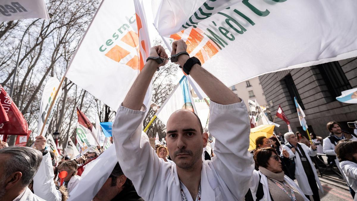 Imagen de archivo de una concentración de los sindicatos médicos.