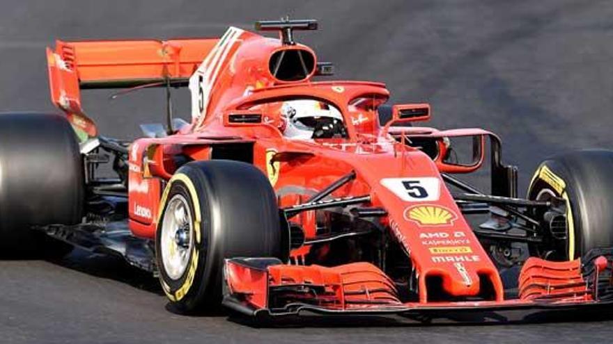 Vettel puso a su nuevo Ferrari en cabeza.