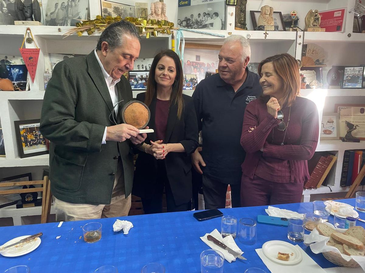 Soler agasajado por los Amigos del arroz con costra