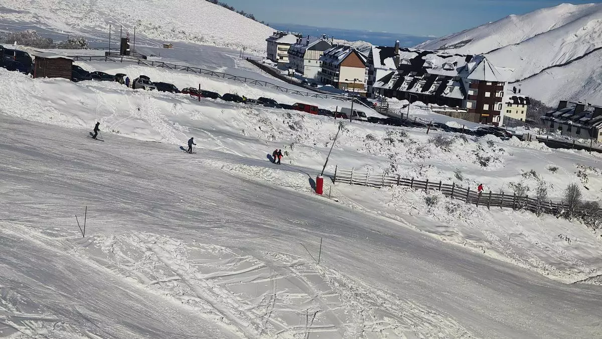 Los clubes de esquí estallan contra la gestión de Pajares: "Se está dañando gravemente la imagen y el futuro de Valgrande"