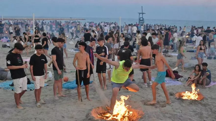 Santa Pola limita las hogueras de San Juan a dos playas