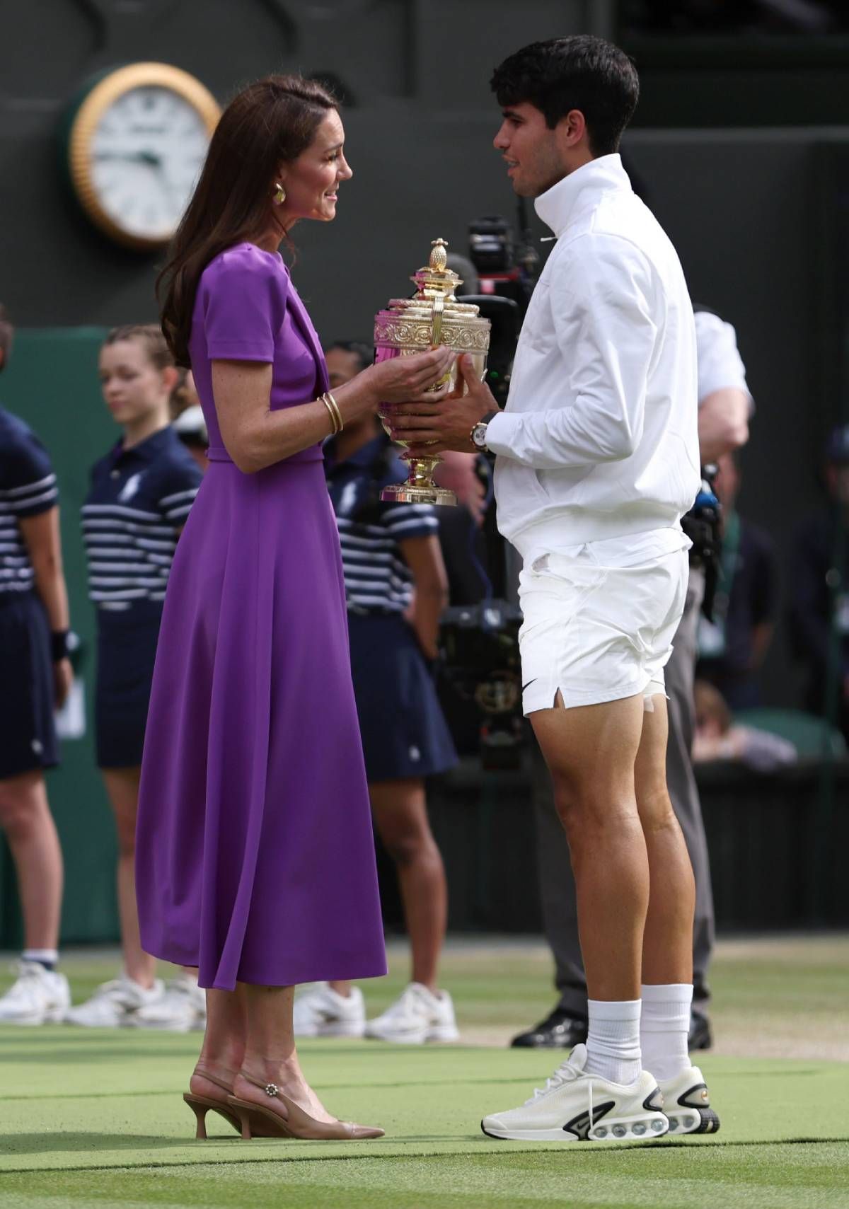 Kate Middleton le otorga el trofeo de ganador de Wimbledon 2024 a Carlos Alcaraz