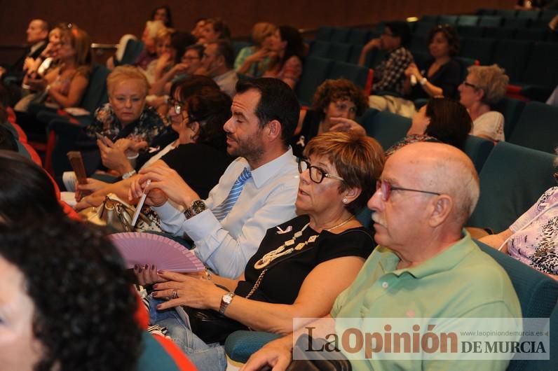 Los lazos rosas toman el Paraninfo de la UMU