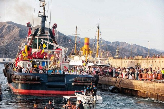 Embarcación de la Virgen del Carmen en el Puerto de Santa Cruz de Tenerife, julio 2022