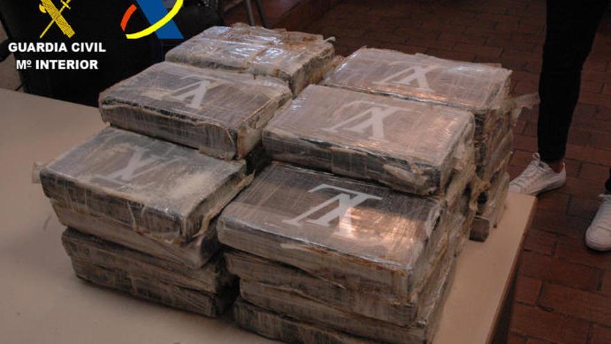 Tres detenidos por intentar introducir 60 kilos de cocaína entre mercancías desde Brasil