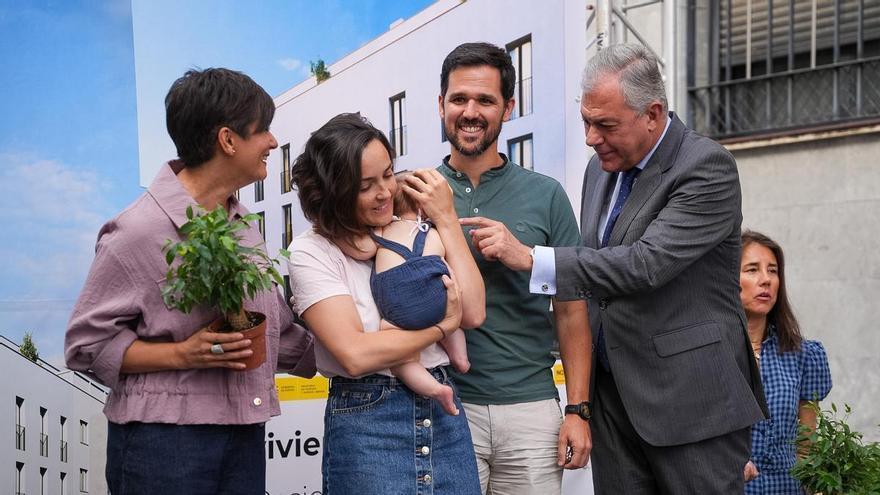Vídeo | Isabel Rodríguez hace entrega de viviendas en Sevilla