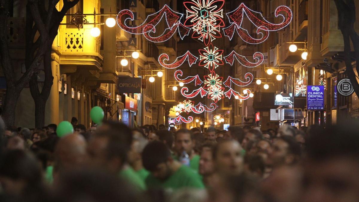 La iluminación de Fiestas de Elche que se ha estrenado esta noche del viernes