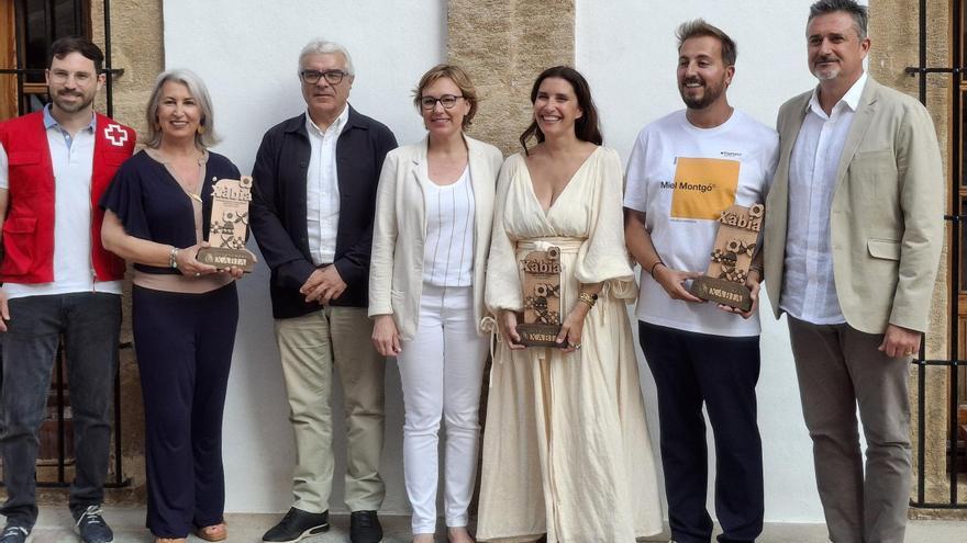 Xàbia premia a la creadora de la primera &quot;passivhaus&quot;, al apicultor del Montgó y a la Cruz Roja