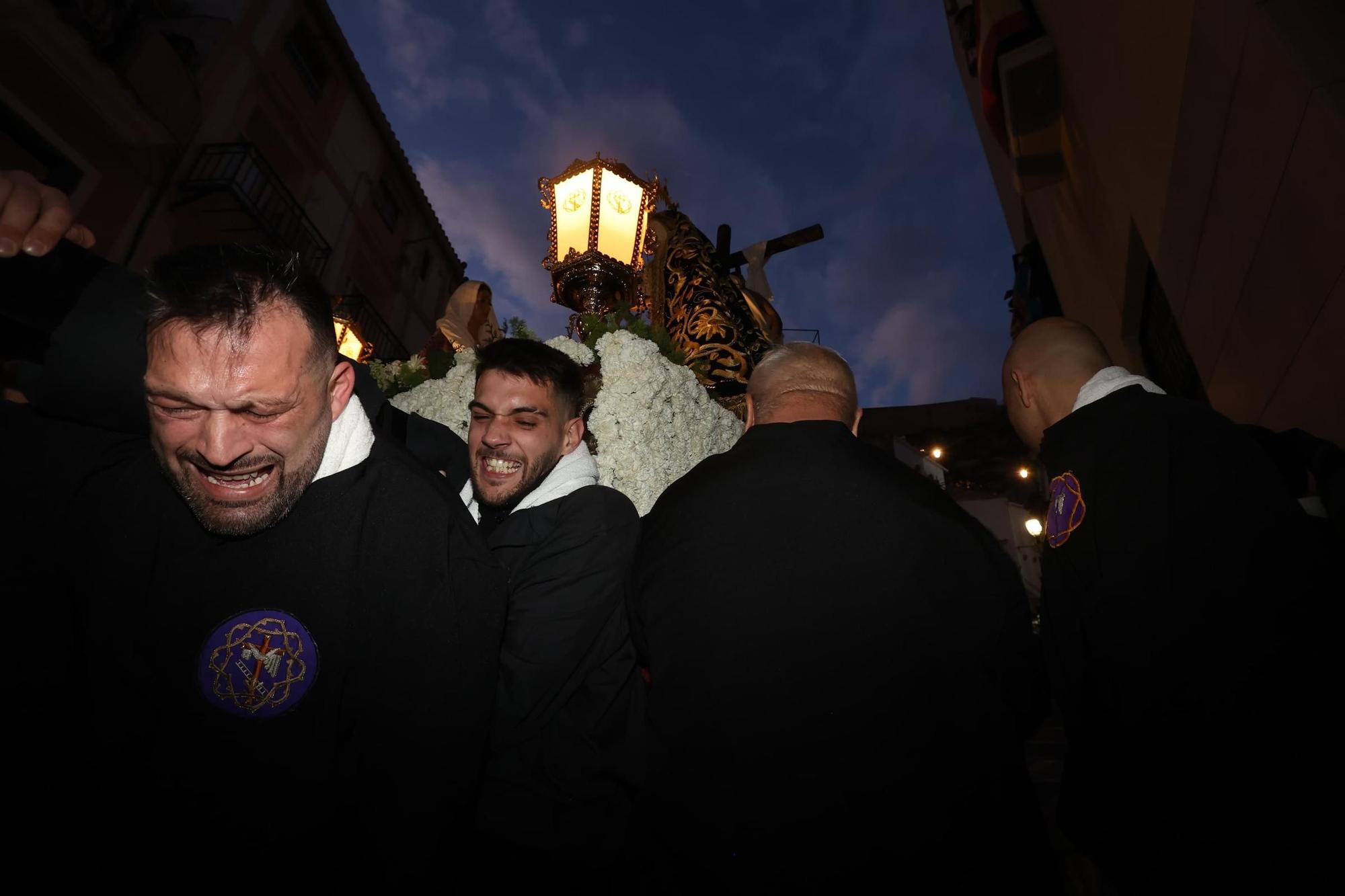 La Hermandad Penitencial de Santa Cruz se luce en el Miércoles Santo de Alicante