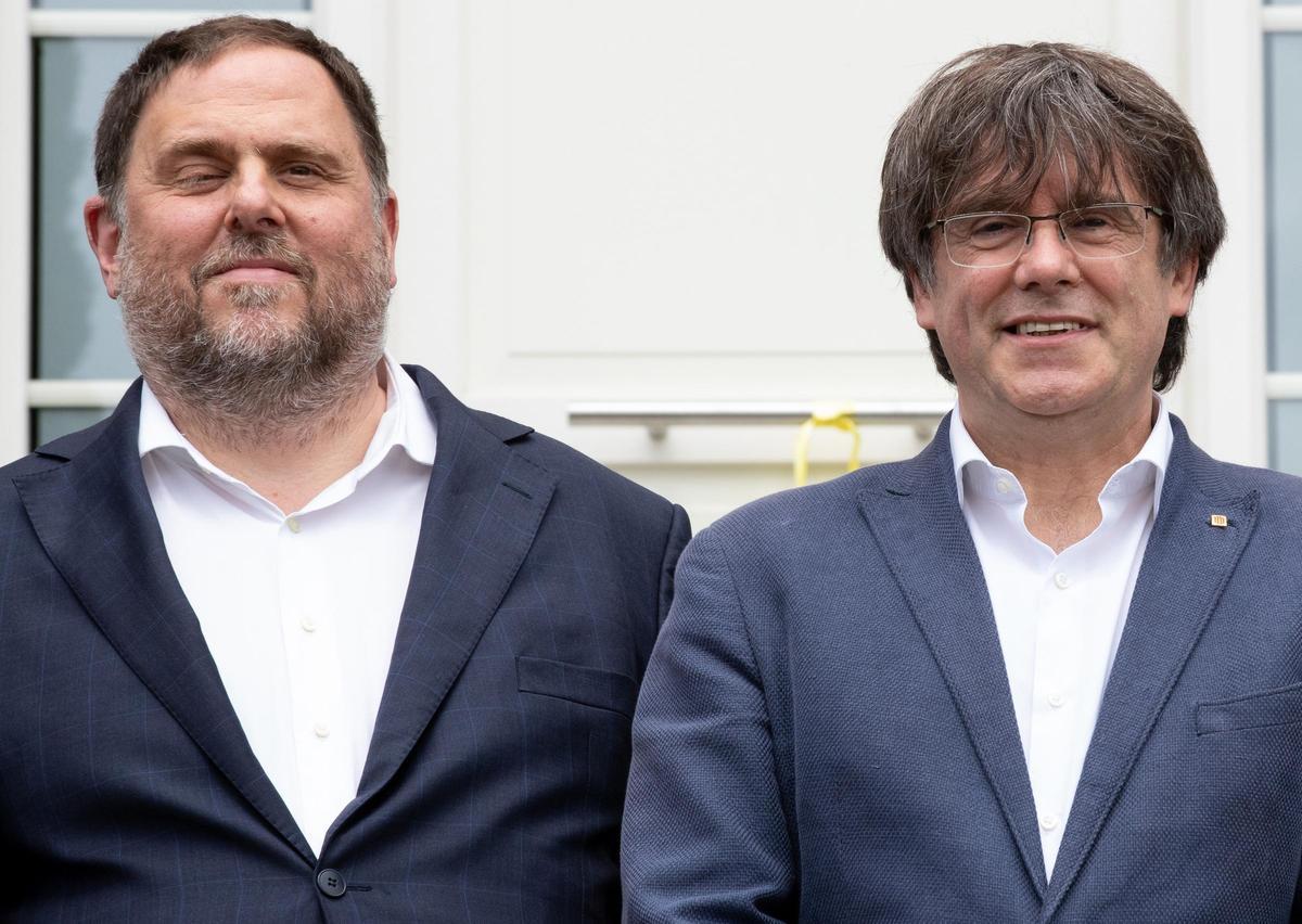 El exvicepresidente y líder de ERC, Oriol Junqueras (i), y el expresidente de la Generalitat y líder de Junts, Carles Puigdemont