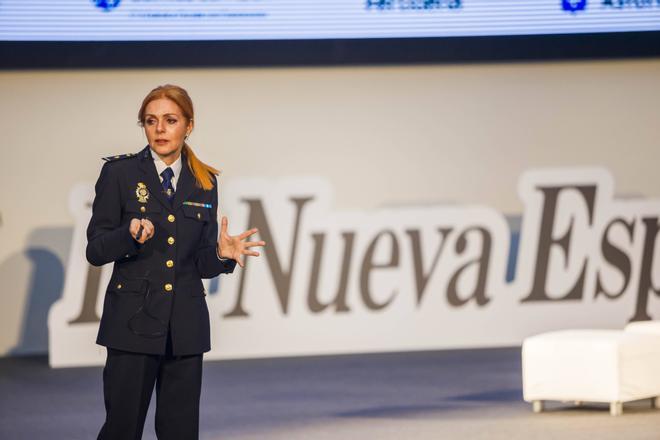 EN IMÁGENES: Así fue la conferencia de la jefa de la Policía Científica de Asturias ante centenares de escolares