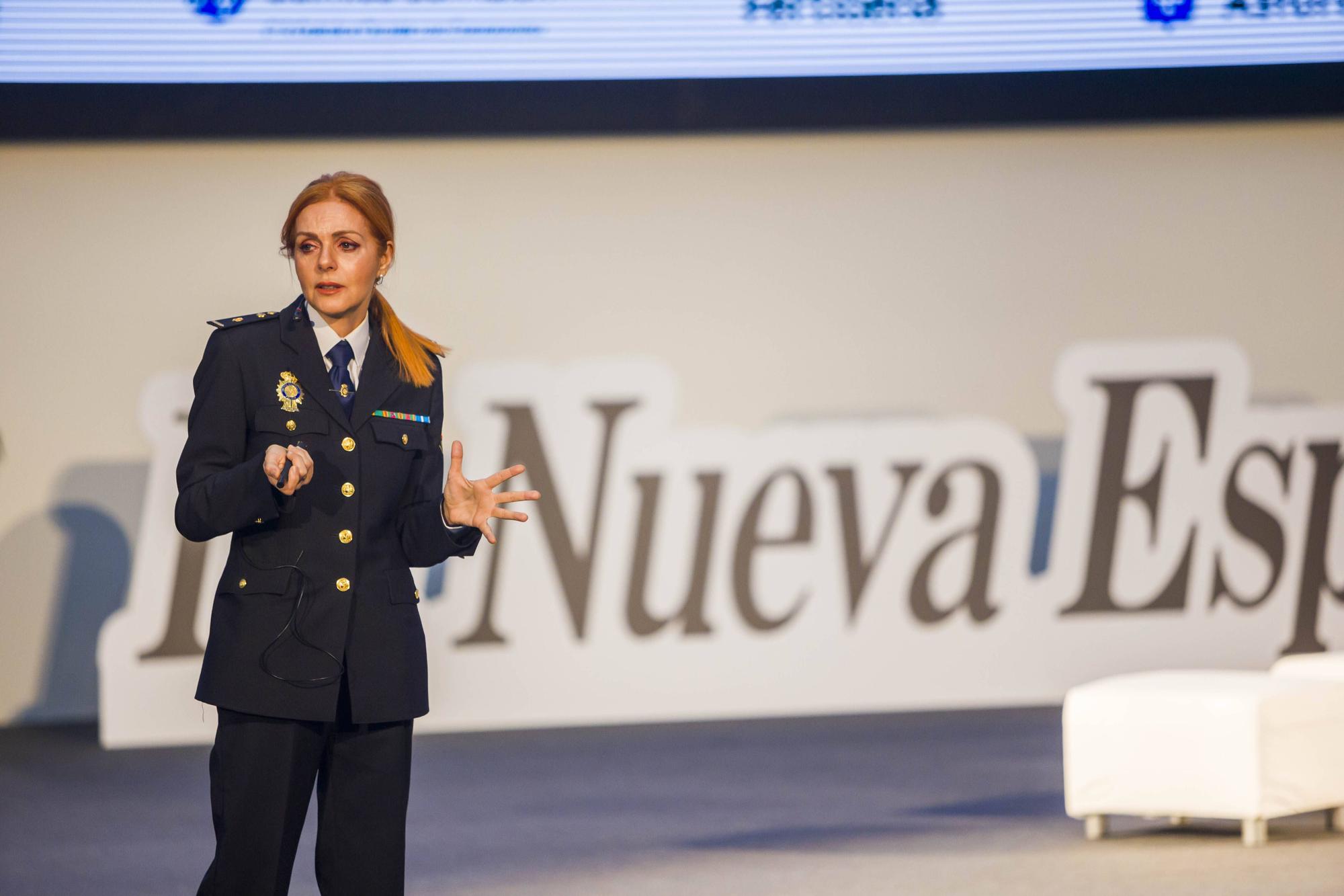 EN IMÁGENES: Así fue la conferencia de la jefa de la Policía Científica de Asturias ante centenares de escolares 

