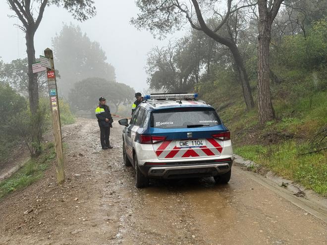 La pluja s’alia amb Mossos i Guàrdia Urbana en el primer cap de setmana de tancament de Collserola per Barcelona