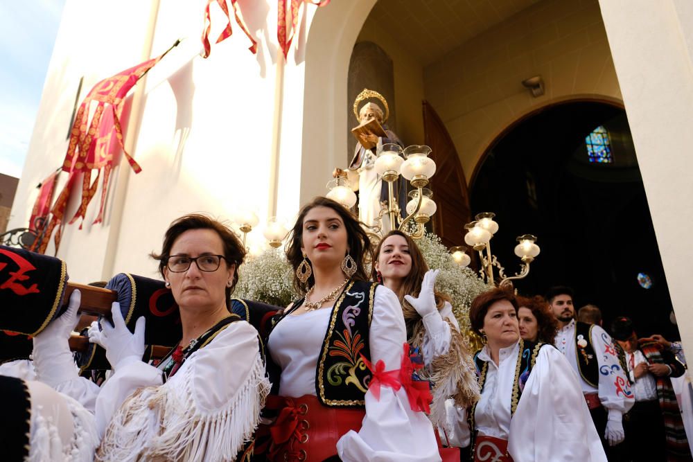 Miles de devotos festeros acompañaron al santo anacoreta en la sobria y tradicional Procesión