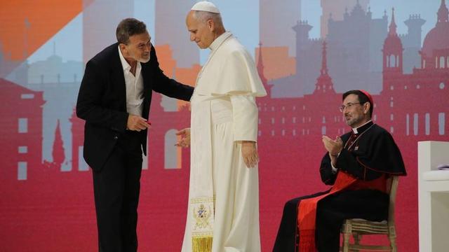 Todos quieren 
al Papa | LUIS MAGAN