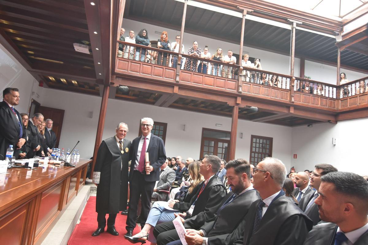 El Ilustre Colegio de Abogados de Las Palmas celebra la jura de nuevos letrados y homenajea a sus colegiados con 25 y 50 años de trayectoria
